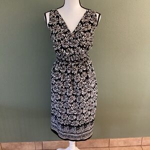 AVENUE V-Neck Midi Dress